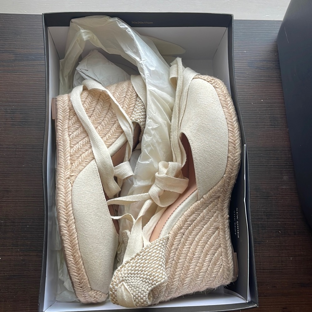 Round-toe canvas espidrille wedges